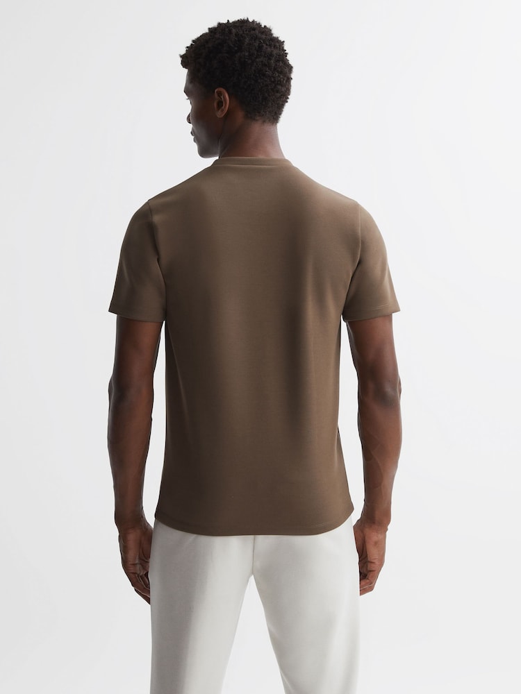 Reiss Olive Bradley Interlock Jersey Crew Neck T-Shirt - Image 4 of 4 Reiss Olive Bradley Interlock Jersey Crew Neck T-Shirt - Image 4 of 4