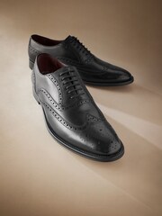 أسود - قياس عريض - حذاء بنقوش مخرمة جلد إيطالي من مجموعة Signature - صورة 6 من 7