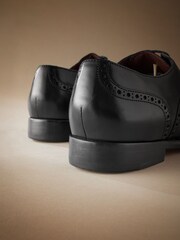 أسود - قياس عريض - حذاء بنقوش مخرمة جلد إيطالي من مجموعة Signature - صورة 7 من 7