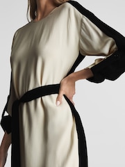 Vestido mini Reiss Skyler Colourblock - Imagem 4 de 5