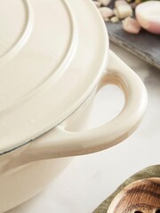 Barbary & Oak Cream 28cm Foundry Shallow Cast Iron Casserole Pan - Image 3 of 4