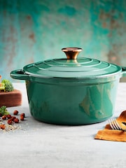 Barbary & Oak Green 24cm Foundry Round Cast Iron Casserole Pan - Image 1 of 7