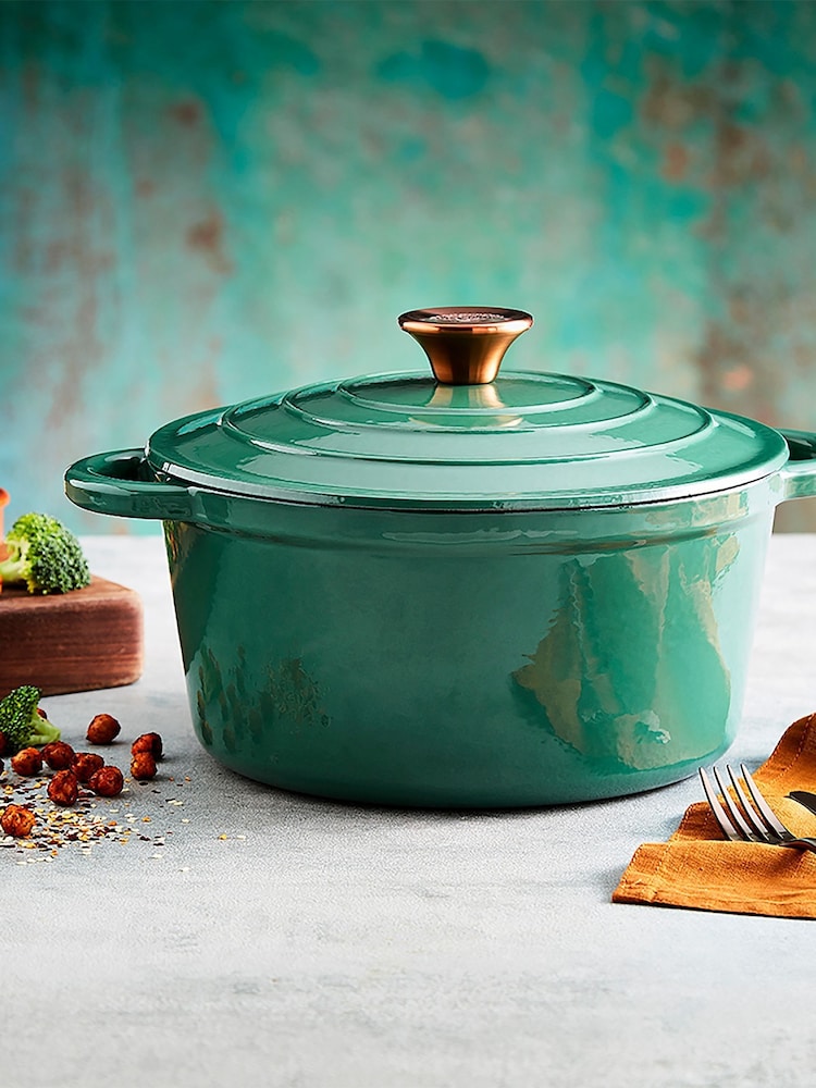 Barbary & Oak Green 24cm Foundry Round Cast Iron Casserole Pan - Image 1 of 7