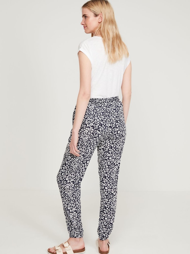 M&co Jogginghose mit Blumen- und Animalprint, Blau - Bild 1 von 4