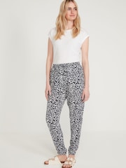 M&co Jogginghose mit Blumen- und Animalprint, Blau - Bild 2 von 4