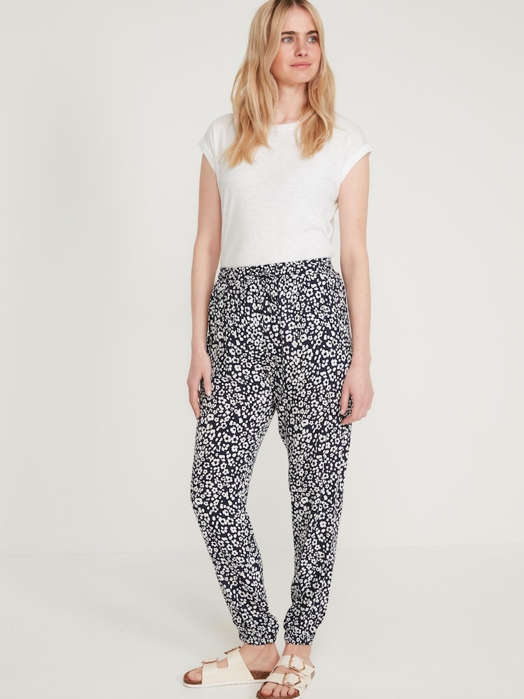 M&co Jogginghose mit Blumen- und Animalprint, Blau - Bild 2 von 4