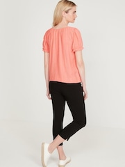 M&co Gypsy-Top mit Lochstickerei und Ballonsaum, Orange - Bild 2 von 4