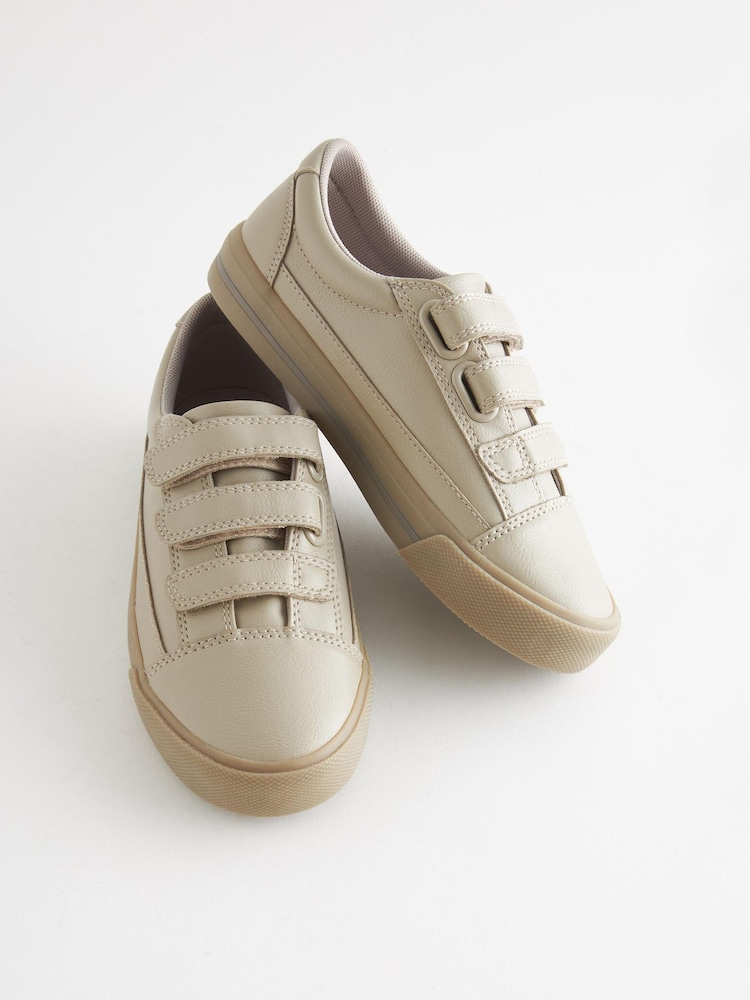 Neutrale Farbe - Schuhe mit Klettverschluss - Bild 1 von 5 Neutrale Farbe - Schuhe mit Klettverschluss - Bild 1 von 5