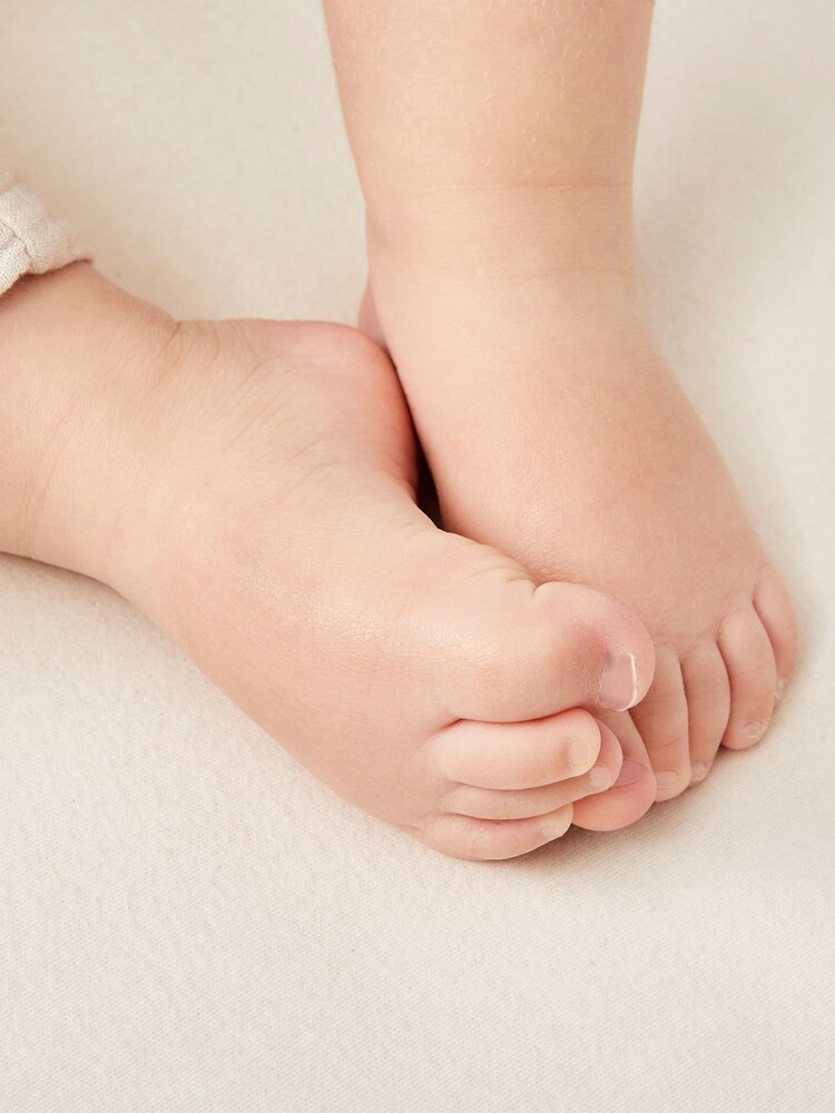 The Little Green Sheep Natural Waterproof Cot Mattress Protector - 60 x 120cm - Image 5 of 5 The Little Green Sheep Natural Waterproof Cot Mattress Protector - 60 x 120cm - Image 5 of 5