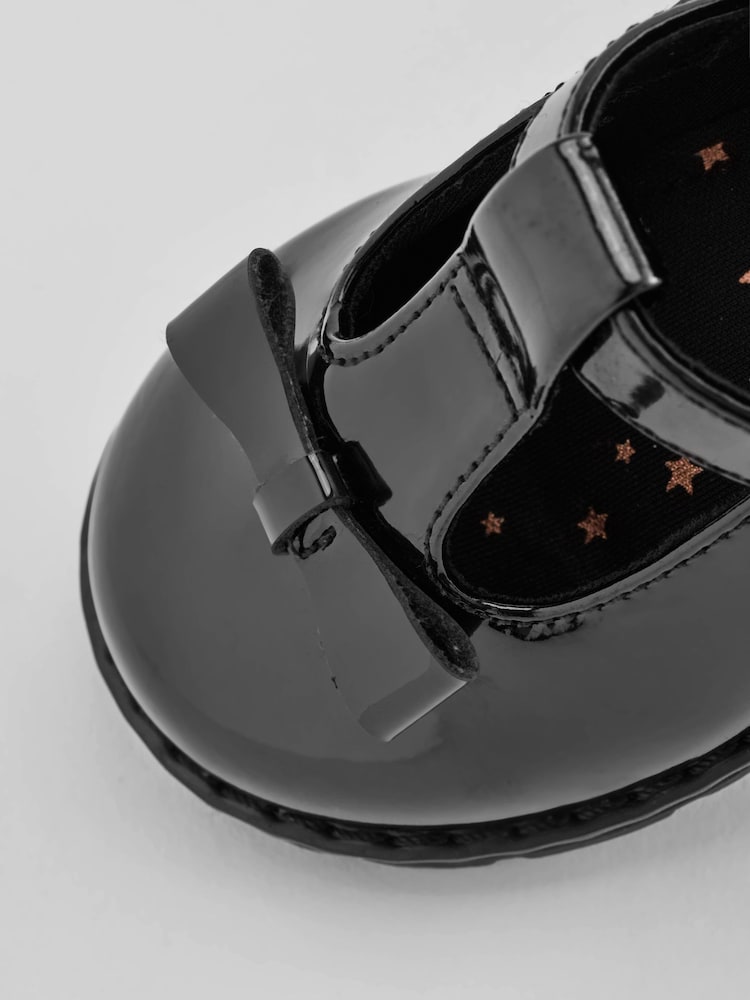 Schwarzes Lackleder - School Junior Schuhe mit T-Riemen und Zierschleife - Image 6 of 7