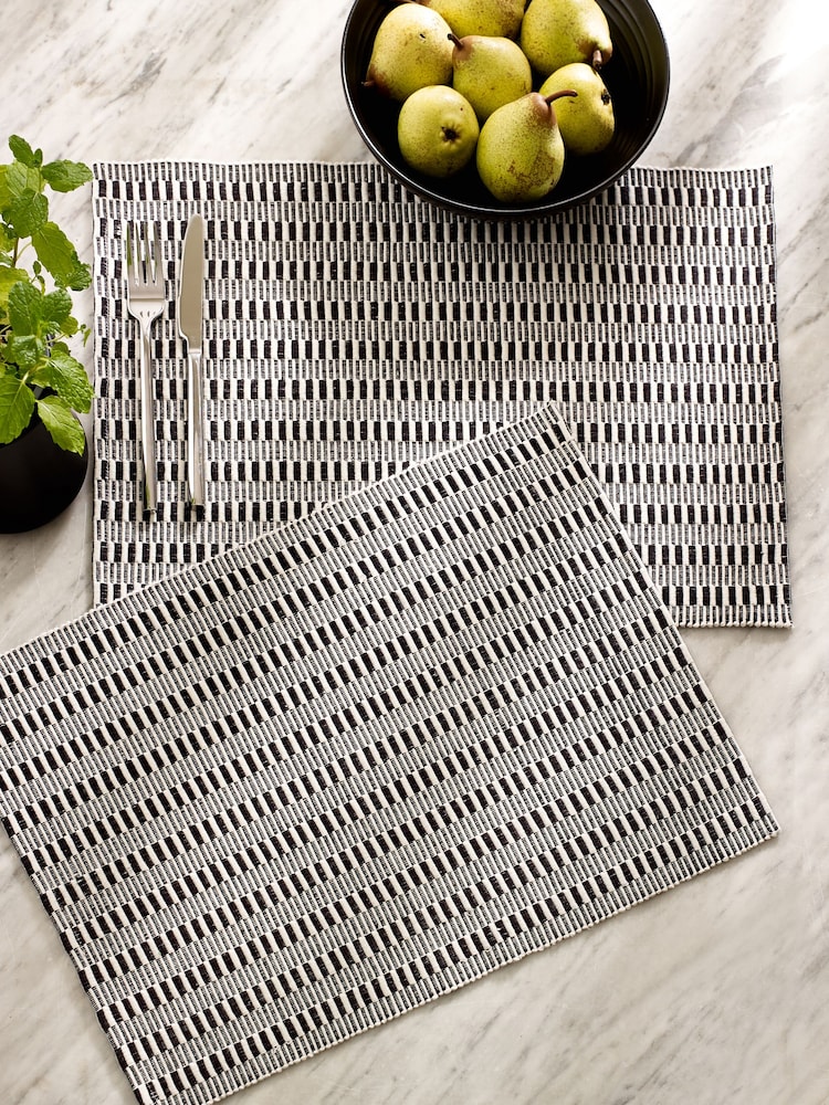 Set of 2 Black/White Bronx Woven 100% Cotton Placemats - Image 2 of 4