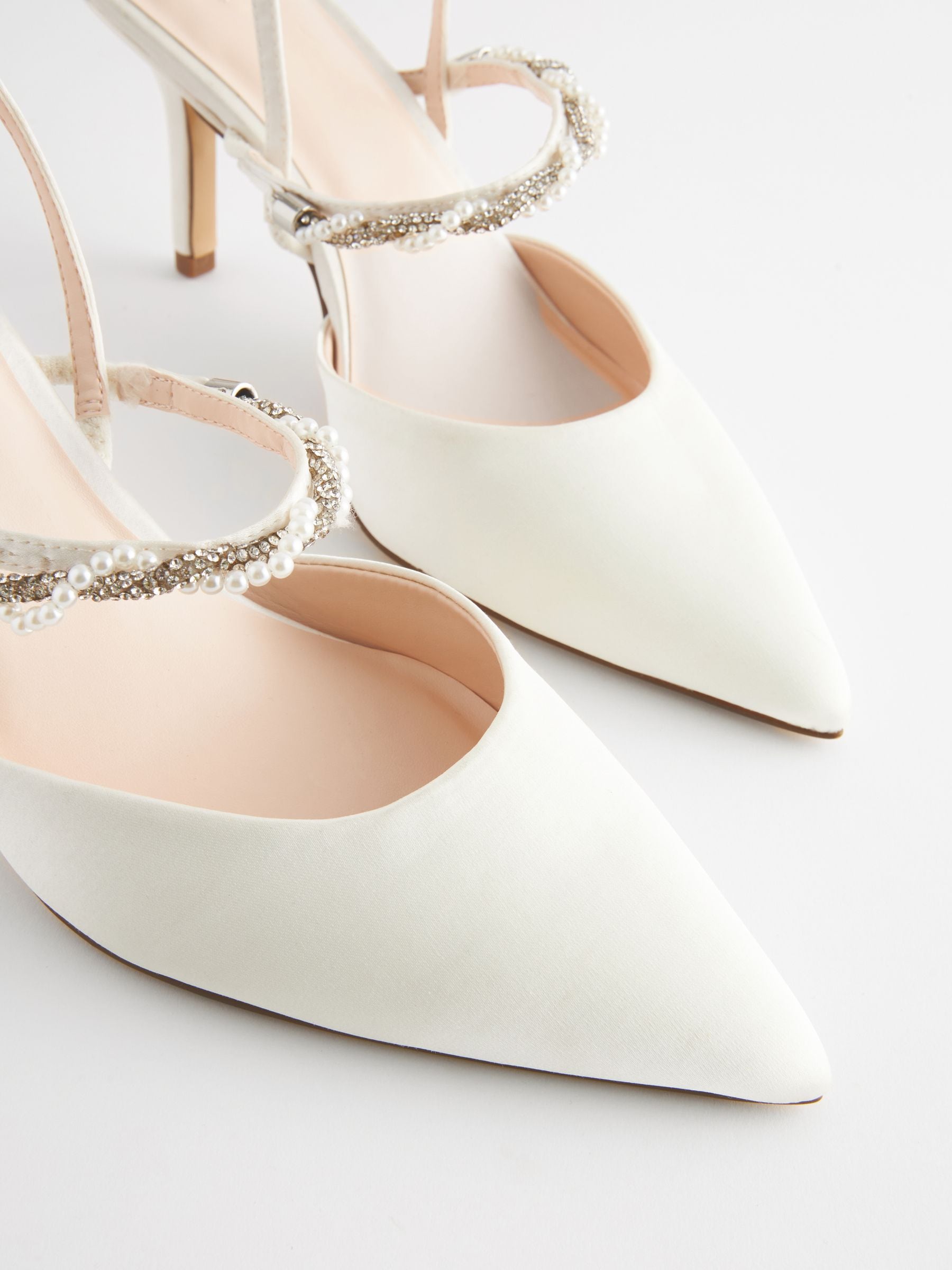 Acheter Blanc ivoire Chaussures de mariee Forever Comfort Wedding en satin ornees de talons from Next Luxembourg