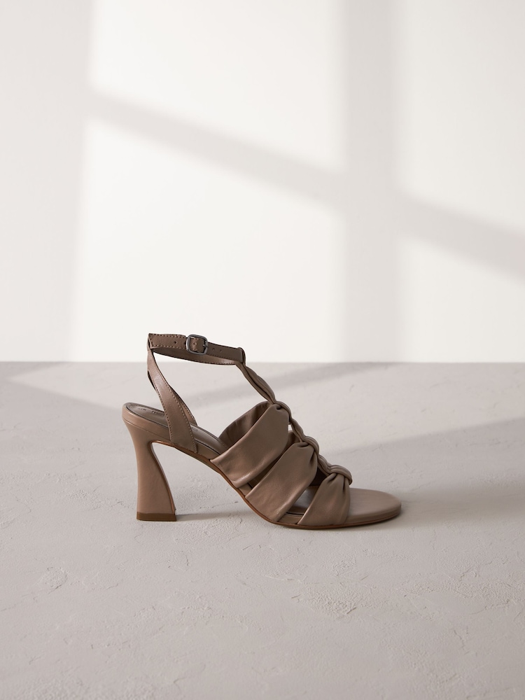Taupe - Signature Ledersandalen mit Schleife - Bild 2 von 6 Taupe - Signature Ledersandalen mit Schleife - Bild 2 von 6
