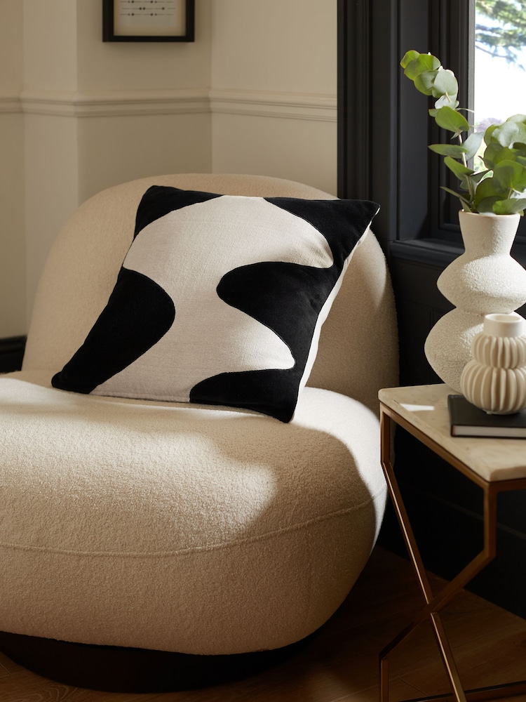 Black/White 50 x 50cm Wave Cushion - Image 2 of 6