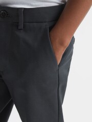 Reiss Eastbury Slim-Fit Chinos mit schmal zulaufendem Bein - Bild 4 von 8