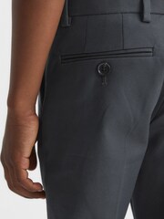 Reiss Eastbury Slim-Fit Chinos mit schmal zulaufendem Bein - Bild 7 von 8