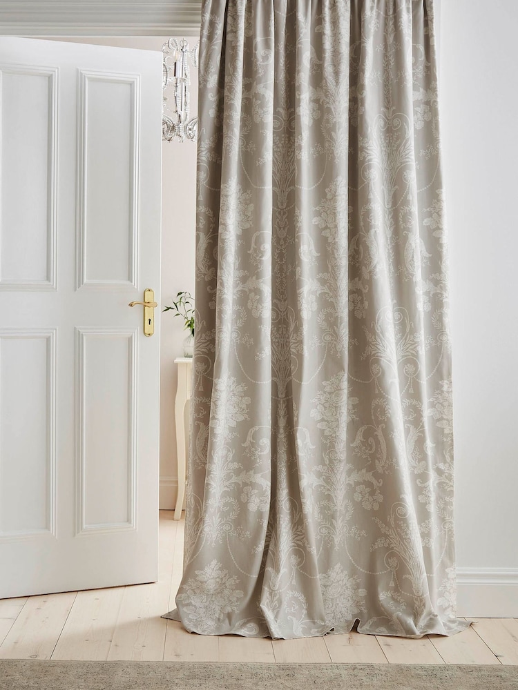 ستائر باب بطيات Josette من Laura Ashley - صورة 1 من 2 ستائر باب بطيات Josette من Laura Ashley - صورة 1 من 2