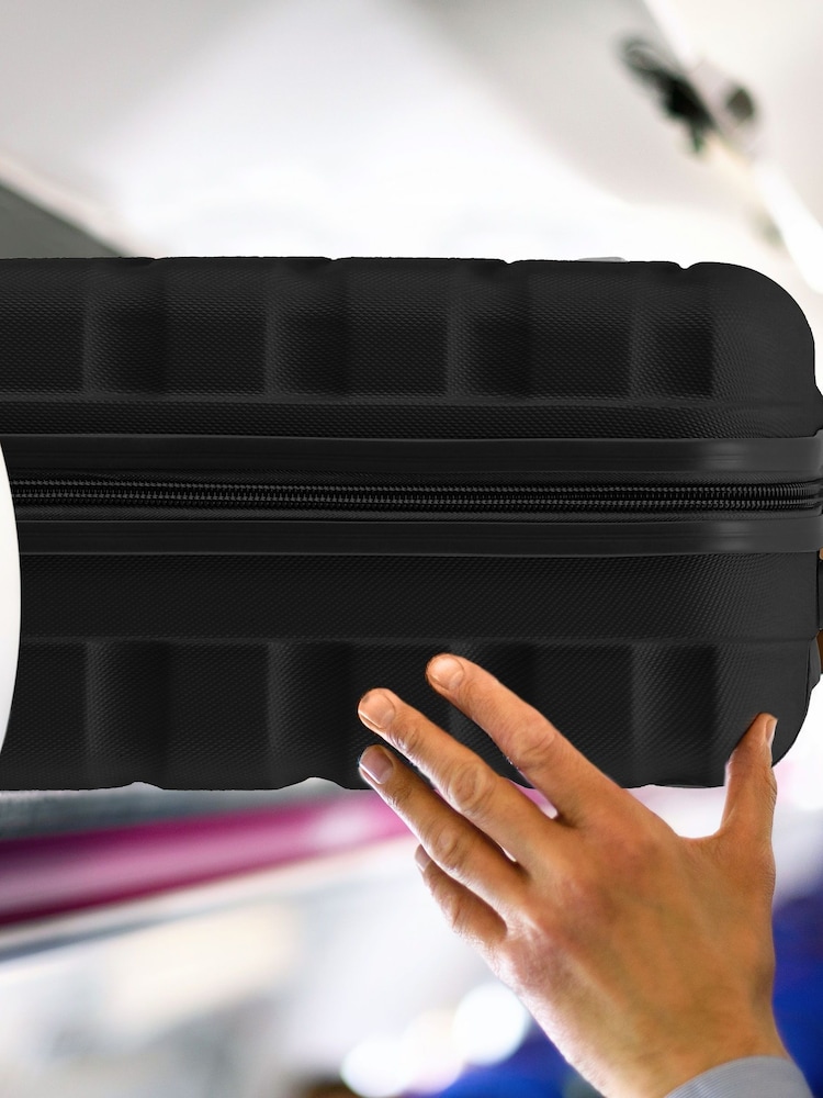 Schwarz schwarz - Flight Knight Ryanair Priority Handgepäckkoffer aus ABS-Hartschale mit 4 Rollen im 2er-Set, 55x40x20 cm - Bild 2 von 9 Schwarz schwarz - Flight Knight Ryanair Priority Handgepäckkoffer aus ABS-Hartschale mit 4 Rollen im 2er-Set, 55x40x20 cm - Bild 2 von 9