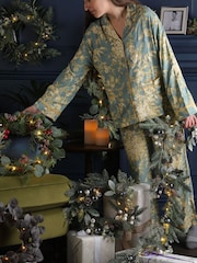 Laura Ashley Green Crab Apple and Pine Cone LED Wreath - Image 3 of 4