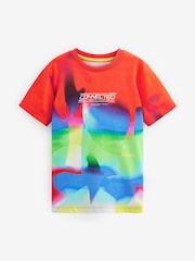 Leuchtend marmoriert - T-Shirt mit normaler Passform, kurzen Ärmeln und durchgehendem Print (3–16 Jahre) - Bild 1 von 2
