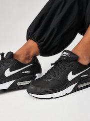 Nike Black/White Air Max 90 Trainers - Image 2 of 8
