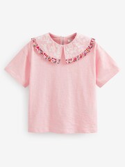 Pink - T-Shirt mit Blumenstickerei am Kragen (3–16 Jahre) - Bild 4 von 5