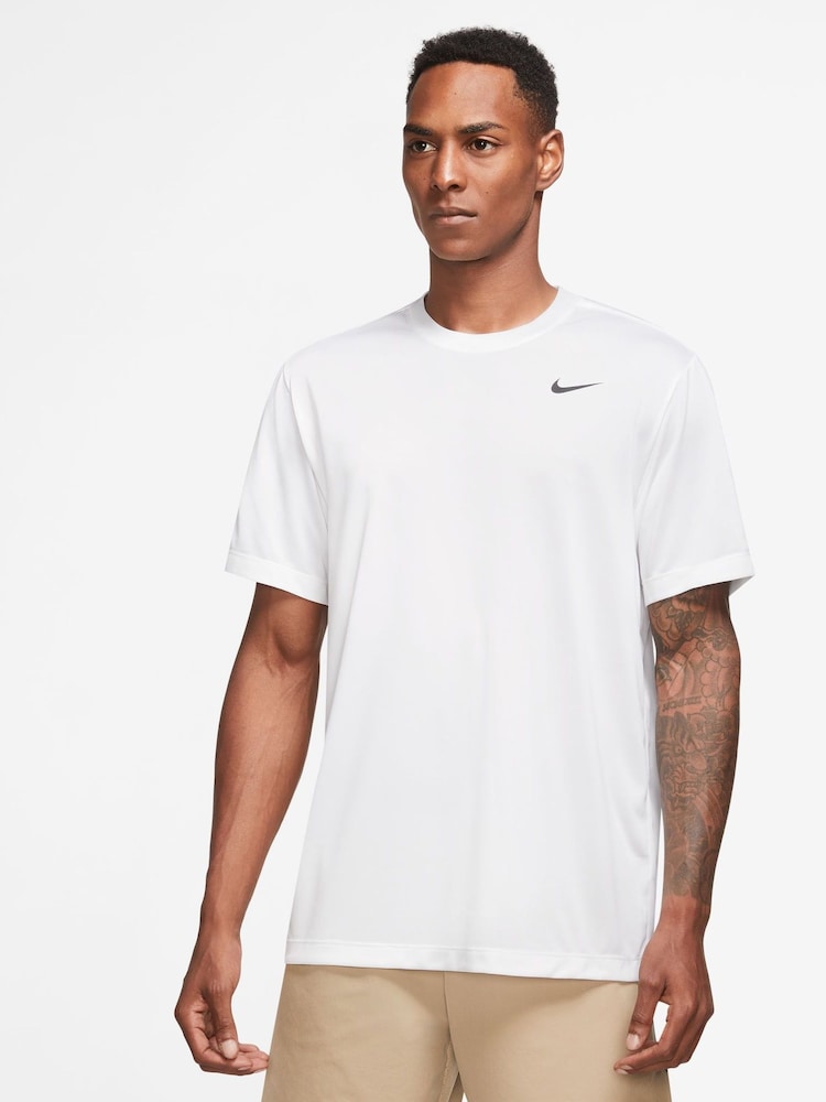 Белый - Спортивная футболка Nike Dri-FIT Legend  - Изображение 1 из 8