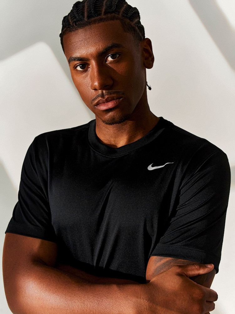 Черный - Спортивная футболка Nike Dri-FIT Legend  - Изображение 1 из 9