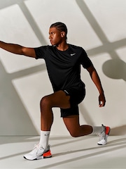 Черный - Спортивная футболка Nike Dri-FIT Legend  - Изображение 2 из 9