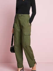 Khakigrün - Cargohose aus Baumwolle in Straight Fit mit Utility-Tasche - Bild 2 von 5