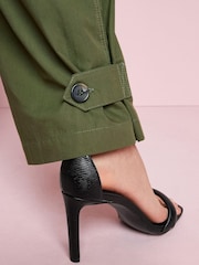 Khakigrün - Cargohose aus Baumwolle in Straight Fit mit Utility-Tasche - Bild 5 von 5