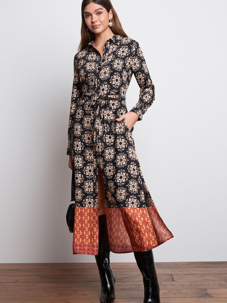 Schwarz mit Geo-Bordürenmuster - Langärmeliges Midi-Hemdkleid mit Gürtel - Bild 2 von 5