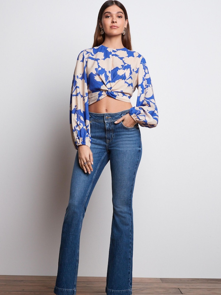 Dunkelblau - Jeans mit mittelhohem Bund, Schlag und Kettendetail - Bild 2 von 5