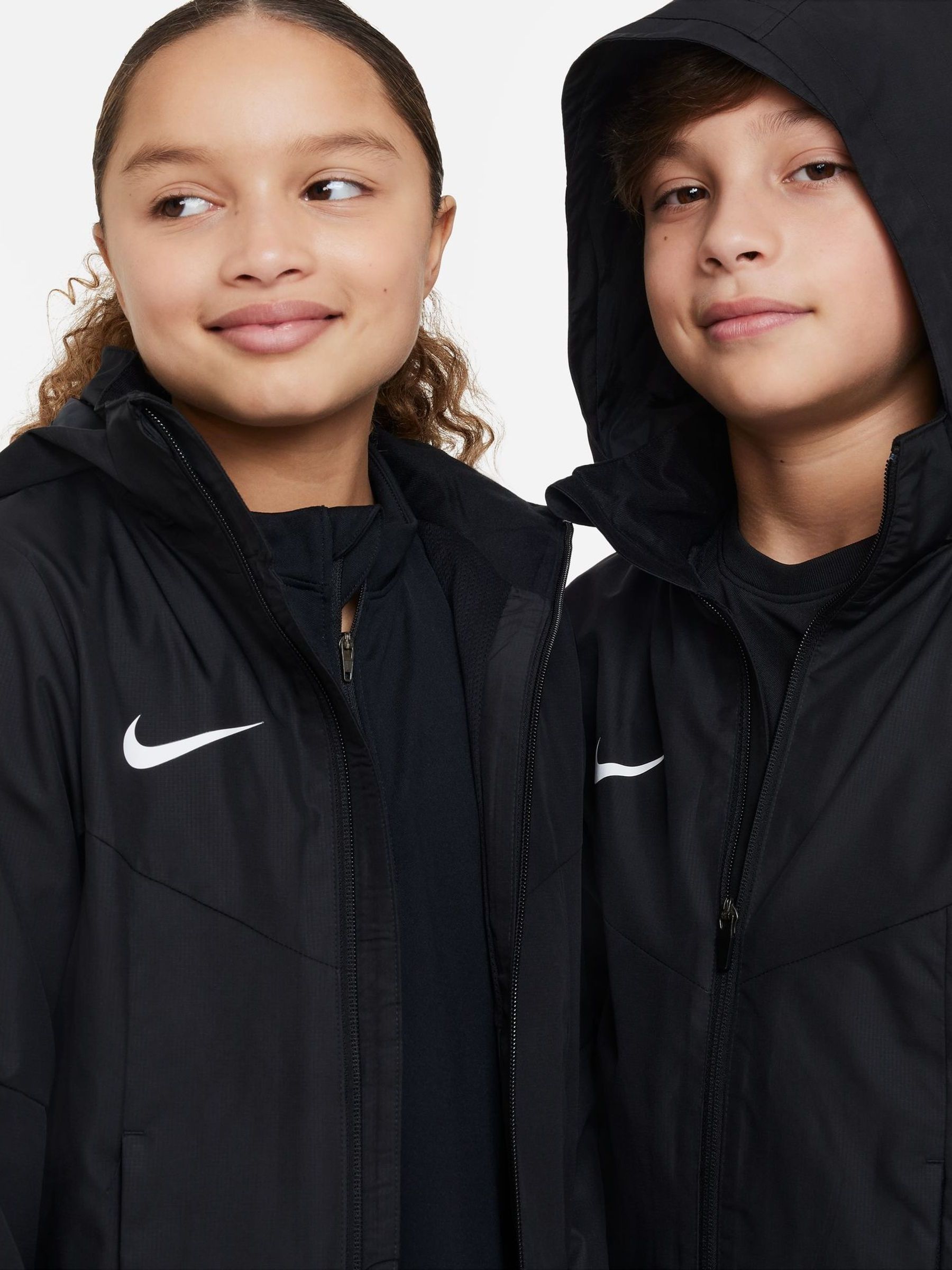 Cumpără Negru/Alb - Jachetă de ploaie pentru antrenament Nike Dri