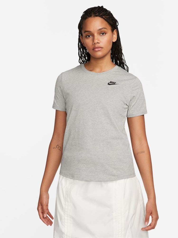 Gris oscuro jaspeado - Camiseta básica con diseño deportivo Club de Nike - Imagen 1 de 5