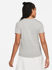 Gris oscuro jaspeado - Camiseta básica con diseño deportivo Club de Nike - Imagen 2 de 5