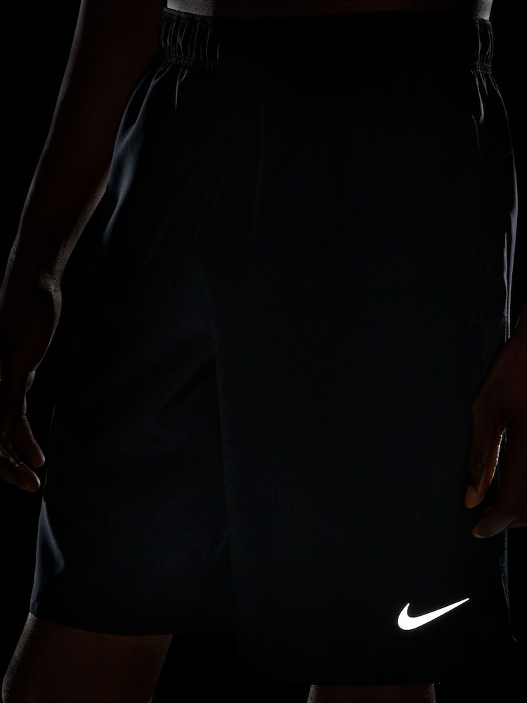 Negro - 9 pulgadas - Pantalones cortos sin forro para correr Dri-FIT Challenger de Nike - Imagen 10 de 10