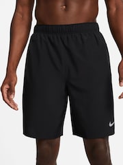 Negro - 9 pulgadas - Pantalones cortos sin forro para correr Dri-FIT Challenger de Nike - Imagen 2 de 10
