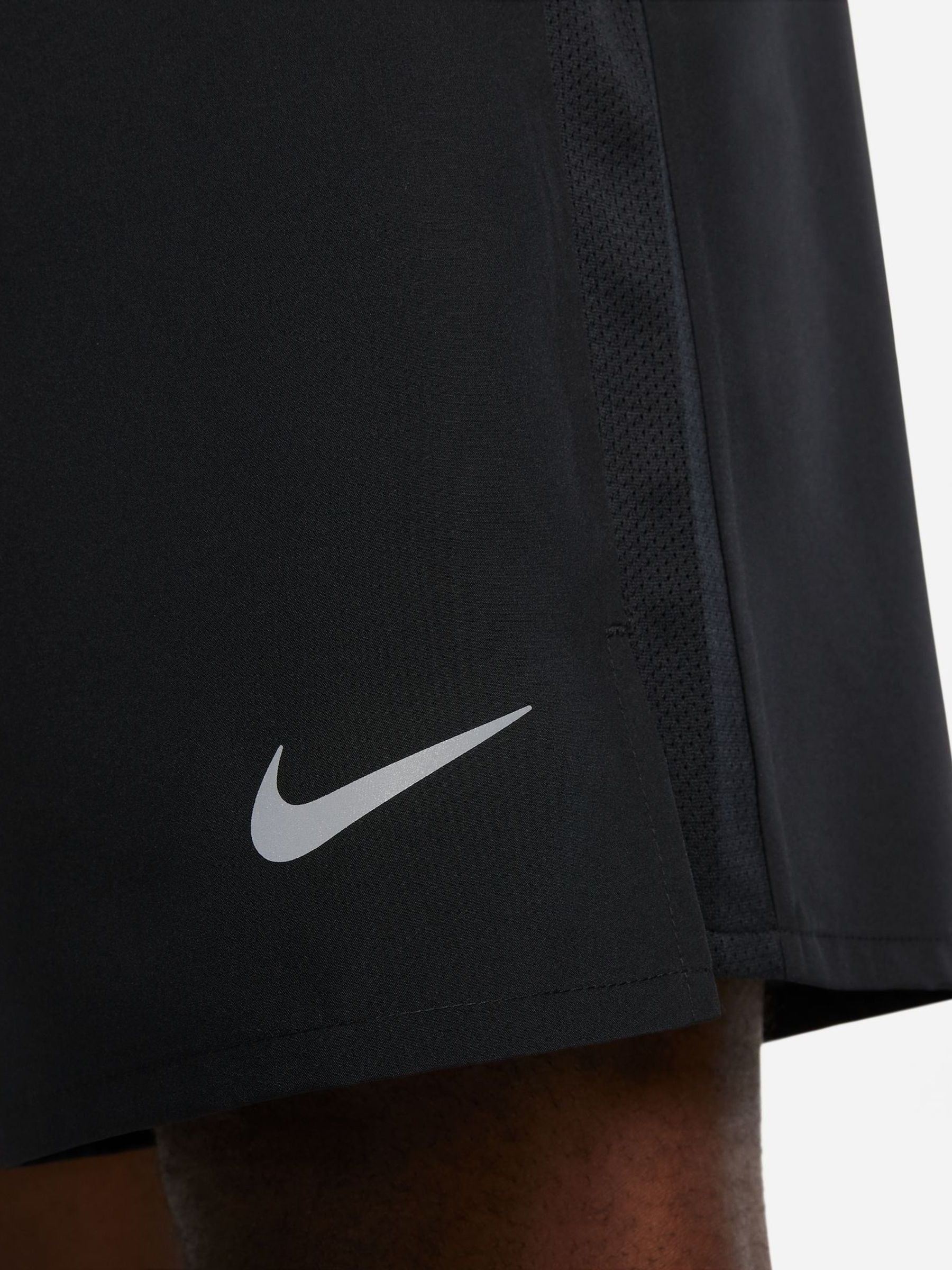 nike flex stride 9 inch