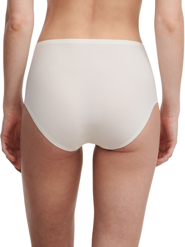 Blanco marfil - Pantalones de cintura alta sin costuras elásticos con diseño suave de Chantelle - Imagen 2 de 3 Blanco marfil - Pantalones de cintura alta sin costuras elásticos con diseño suave de Chantelle - Imagen 2 de 3