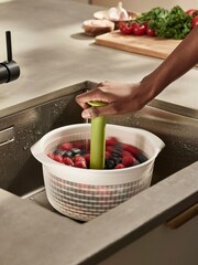 Joseph Joseph White Sink Salad Spinner 2-in-1 Colander Spindola - Image 3 of 7