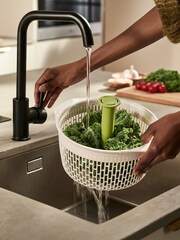 Joseph Joseph White Sink Salad Spinner 2-in-1 Colander Spindola - Image 5 of 7