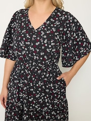 Yours Curve Black Ditsy Floral Textured Maxi Dress - Image 4 of 5