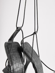 Schwarz - Signature Absatzschuh aus Leder mit eckiger Zehenpartie und Riemen - Bild 5 von 7
