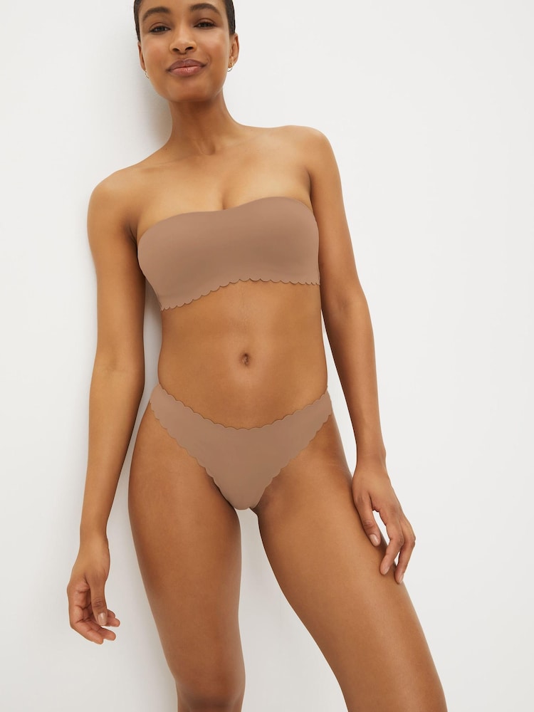 Nude - Bügelloser Bandeau-BH ohne Träger mit Muschelsaum - Bild 1 von 5