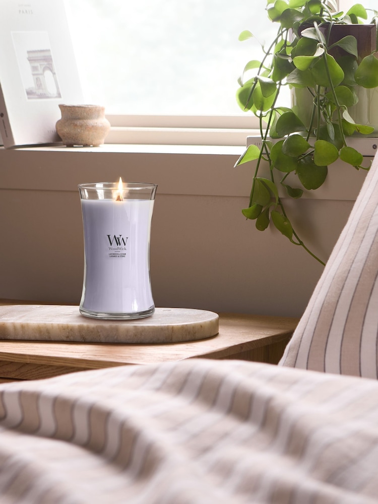 Woodwick Lilac Medium Hourglass 1 Wick Large Candle - Image 2 of 6 Woodwick Lilac Medium Hourglass 1 Wick Large Candle - Image 2 of 6
