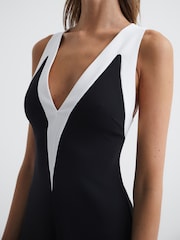 Reiss Black/White Autumn Colourblock V-Neck Midi Dress - Image 4 of 7
