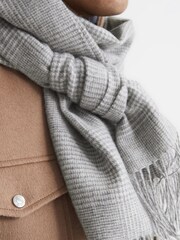 Reiss Grey Bark Houndstooth Cashmere Blend Scarf - Image 3 of 4