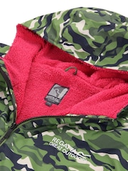 Regatta Green/White Adult Waterproof Changing Robe - Image 15 of 15