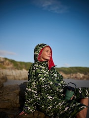 Regatta Green/White Adult Waterproof Changing Robe - Image 2 of 15